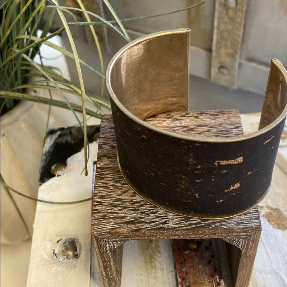 Dark cork and gold